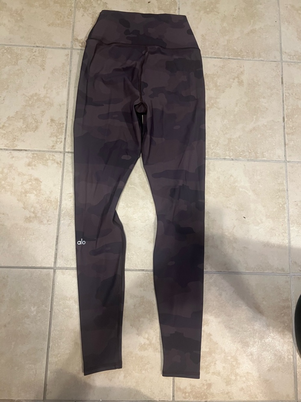 ALO Yoga dark charcoal camo leggings with reflective logo